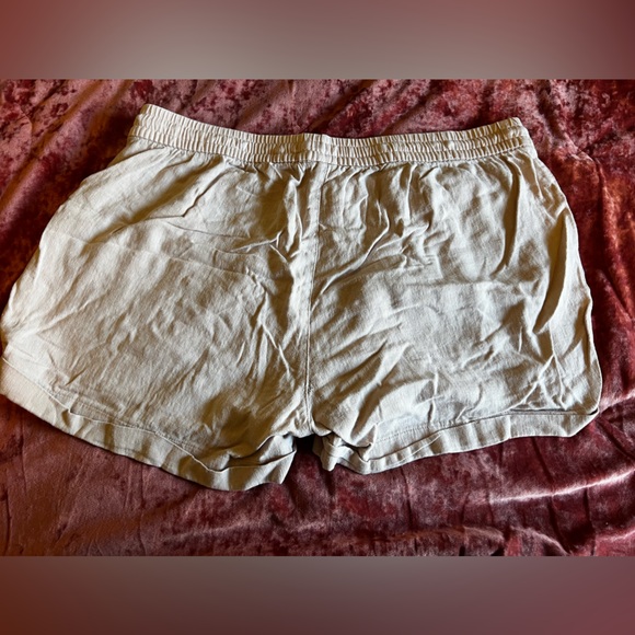 Old Navy pale pink linen shorts size L - slight tear - Picture 2 of 4